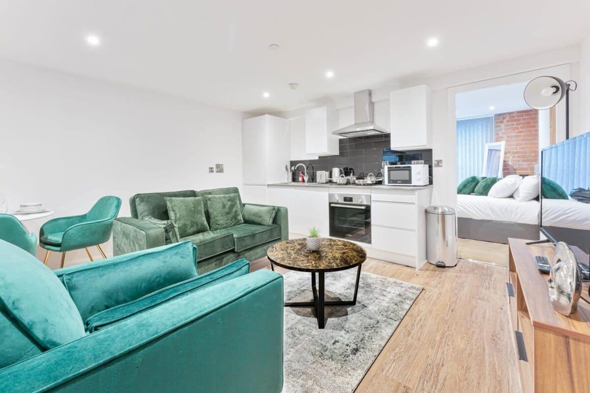 Modern 1 Bed Apartment In Burton-On-Trent Exterior foto
